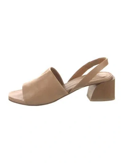 Pre-owned Coclico Leather Slingback Sandals In Neutral