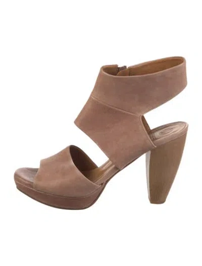 Pre-owned Coclico Suede Slingback Sandals In Neutral