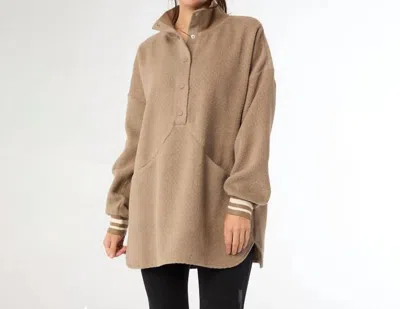 Coco + Carmen Lindi Loose Fitting Quarter Snap Front Top In Mushroom In Brown