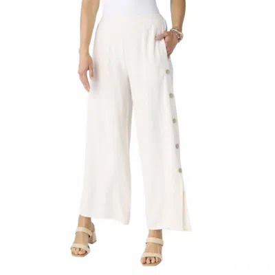 Coco + Carmen Remi Pant With Side Button Detail - Plus Size In Natural In White