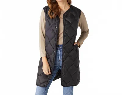 Coco + Carmen Wander Packable Vest In Black