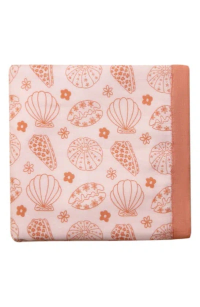 Coco Moon Shell-abrate Quilt In Pink