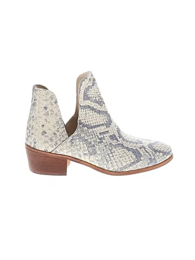 Pre-owned Coconuts By Matisse Ankle Boots In Ivory