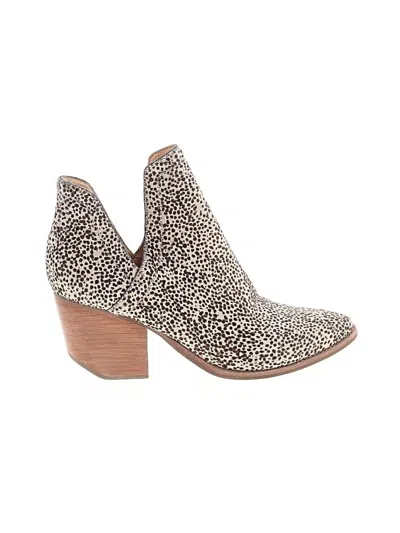 Pre-owned Coconuts By Matisse Ankle Boots In Ivory