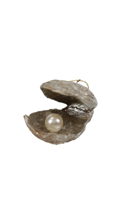 Cody Foster & Co Oyster With Pearl Ornament In Gold