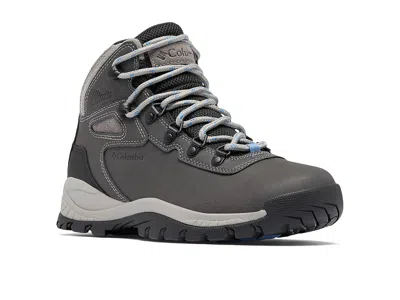 Columbia Newton Ridge Plus In Gray