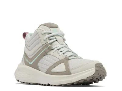 Columbia Novo Trail Mid Hiking Boot In Gray