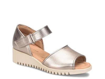 Comfortiva Daniella Wedge Sandal In Gold