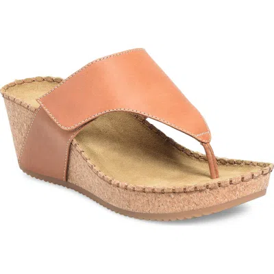 Comfortiva Edwyn Platform Wedge In Luggage