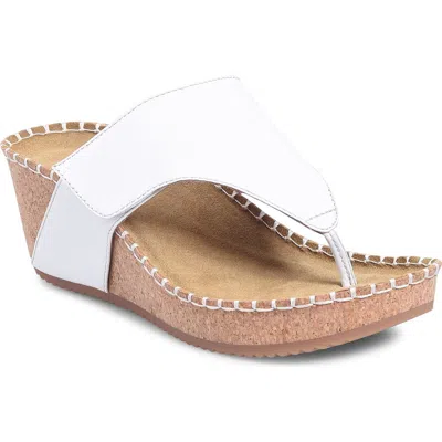 Comfortiva Edwyn Platform Wedge In White