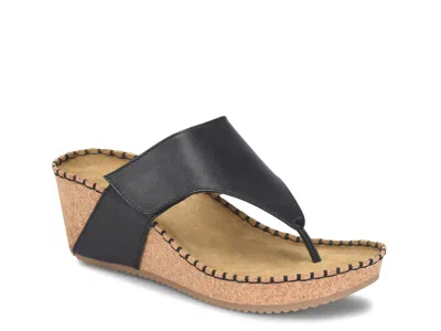 Comfortiva Edwyn Wedge Sandal In Black