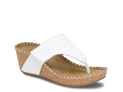 Comfortiva Edwyn Wedge Sandal In White