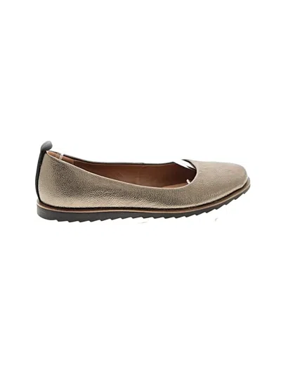 Pre-owned Comfortiva Flats In Gold