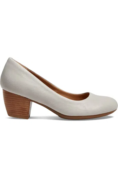 Comfortiva Women's Amora Pump In Tapioca Grey In White