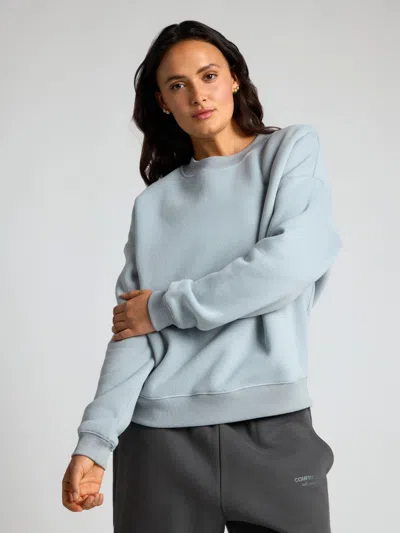 Comfrt Basic Crop Crew Sweatshirt In Blue