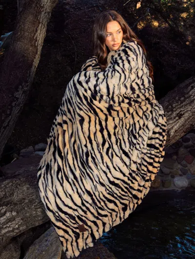Comfrt Dreamer Blanket In Ivory Tiger