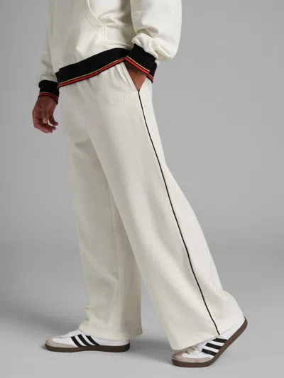 Comfrt Laid Back Halo Fleece Wide Leg Pant In White