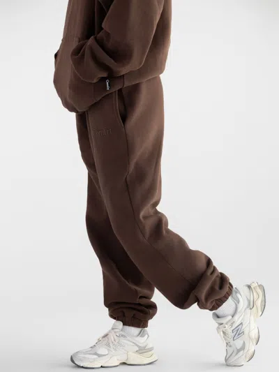 Comfrt Minimalist Sweatpants In Brown