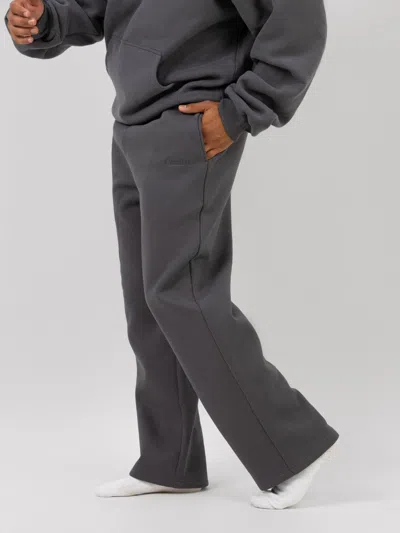 Comfrt Signature Straight Leg Sweatpants In Gray