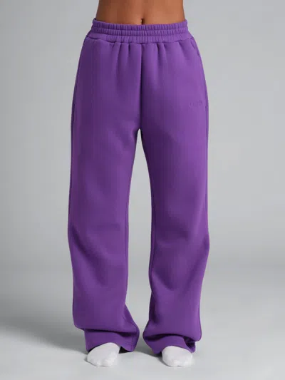 Comfrt Signature Straight Leg Sweatpants In Purple