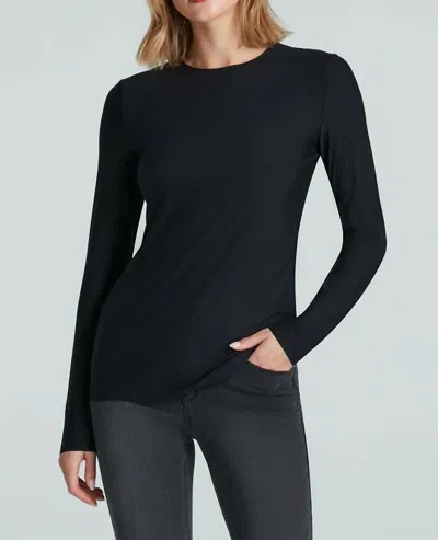 COMMANDO BUTTER LONG SLEEVE V-NECK IN BLACK