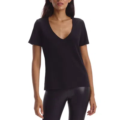 Commando Cloud Short Sleeve V-neck Tee In Black