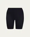 Commando Zone Smoothing Short In Black In Black