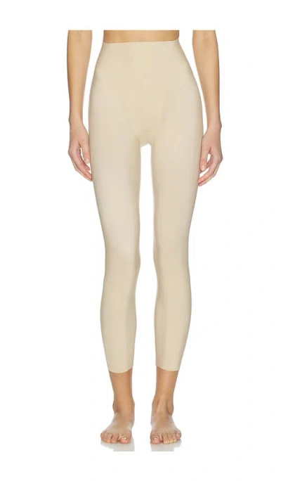 Commando Zone Smoothing Capri In White
