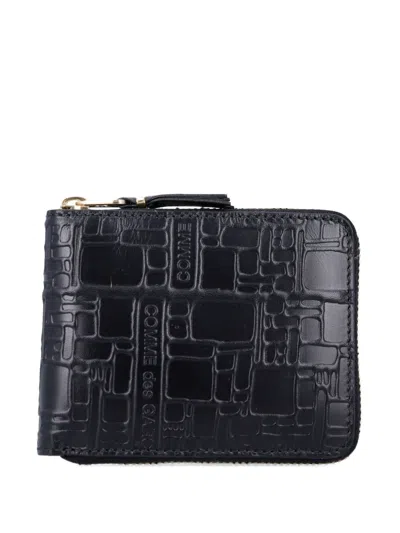 Comme Des Garçons Embossed-logo Zip Wallet In Black