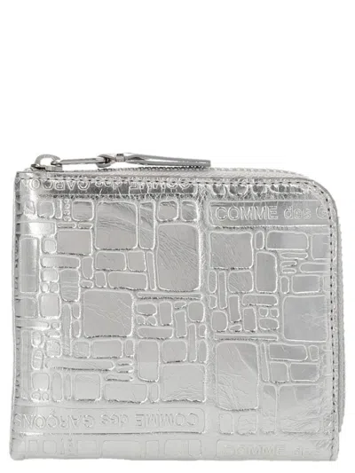 Comme Des Garçons 'embossed Logotype' Wallet In Neutral