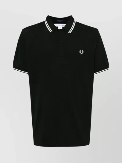 COMME DES GARÇONS EMBROIDERED POLO SHIRT SLOGAN PRINT