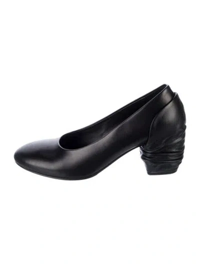 Pre-owned Comme Des Garçons Leather Pumps In Black