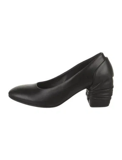 Pre-owned Comme Des Garçons Leather Pumps In Black