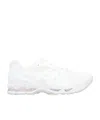 Comme Des Garçons Round-toe Sneakers In White