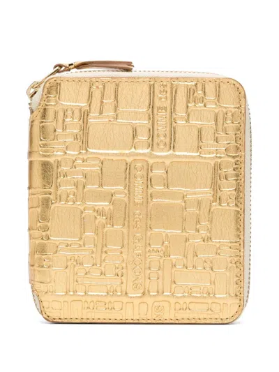 Comme Des Garçons Wallet "embossed Logotype" Wallet In Gold