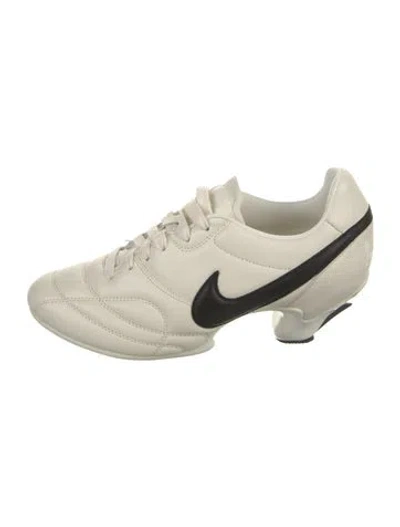 Pre-owned Comme Des Garçons X Nike Leather Pumps In Neutral