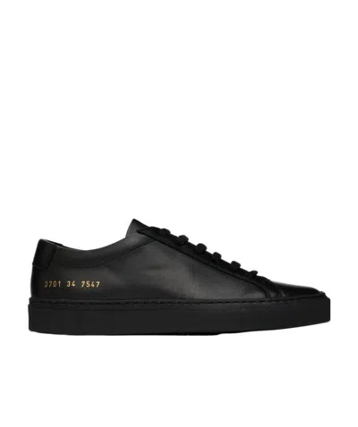 COMMON PROJECTS BLACK LOGO LOW-TOP CASUAL SNEAKERS