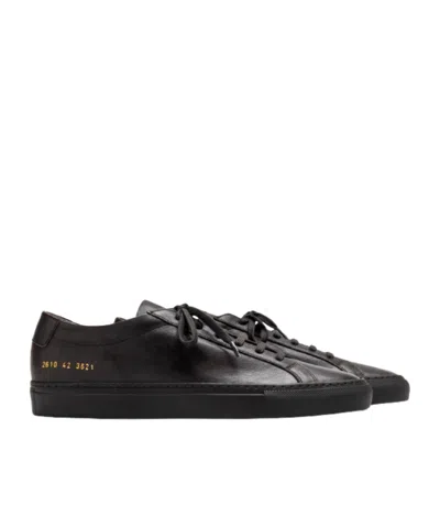 Common Projects Logo Low-top Casual Shoes In Black