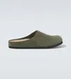Common Projects Slippers Aus Veloursleder In Grün