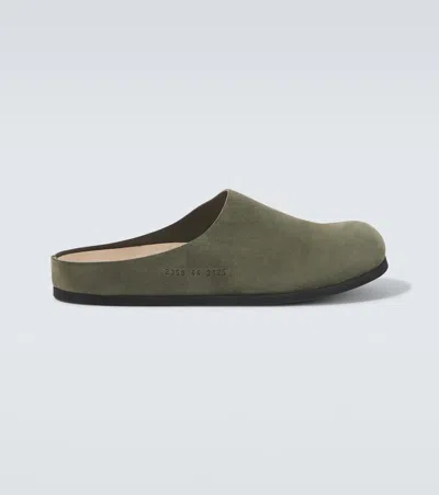 Common Projects Slippers Aus Veloursleder In Grün