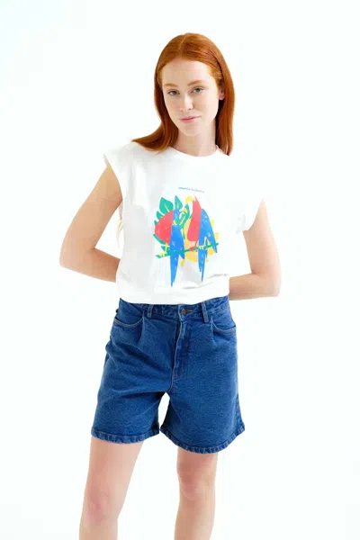 Compañía Fantástica Macaw Graphic T-shirt In White In Multi