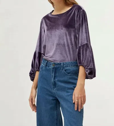 Compañía Fantástica Puff Sleeve Velvet Top In Violet In Purple