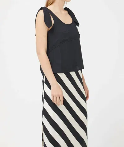 Compañía Fantástica Textured Crepe Top In Black