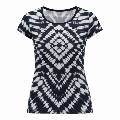 Conquista Women's Black Geometric Print Fitted Tee With Cap Sleeves