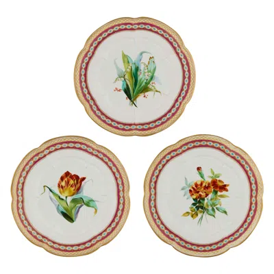 Pre-owned Copeland Set Of Three British Porcelain Plates With Flowers By  In Sand