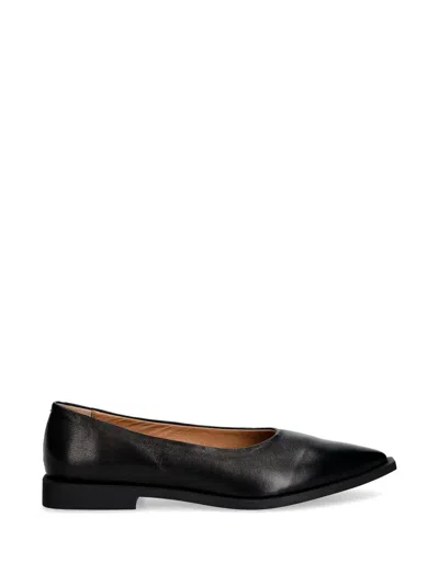 Copenhagen Cph415 Pointed Flat Pumps In Black
