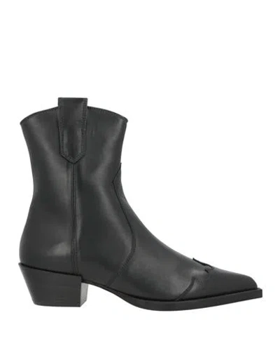 Copenhagen Shoes Woman Ankle Boots Black Size 8 Leather