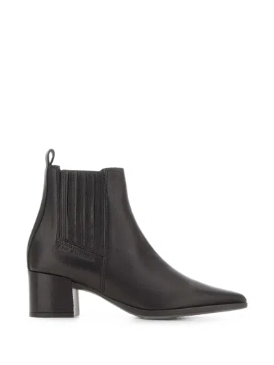 Copenhagen Studios Tapered-toe Leather Ankle Boots In Black