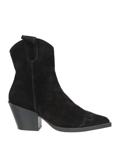 Copenhagen Studios Woman Ankle Boots Black Size 7 Leather