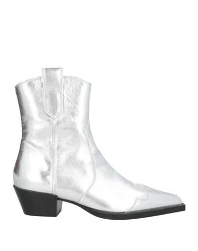 Copenhagen Studios Woman Ankle Boots Silver Size 6 Calfskin